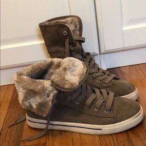 Wear it 2 ways sneakers!!